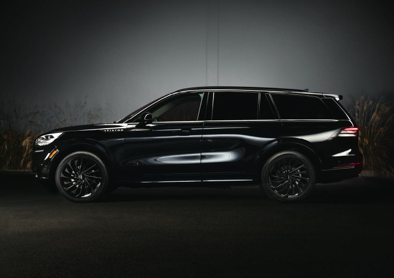 A 2024 Lincoln Aviator® SUV is shown in the Infinite Black exterior color | Lincoln Demo 4 in Wooster OH