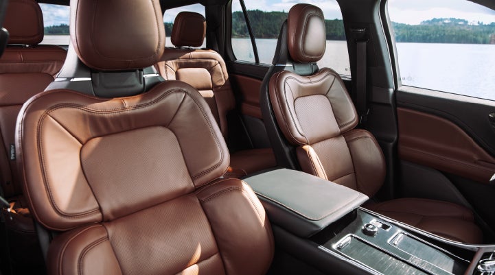 The front row's Perfect Position Seats in a 2024 Lincoln Aviator® Reserve model with Ebony Roast interior | Lincoln Demo 4 in Wooster OH