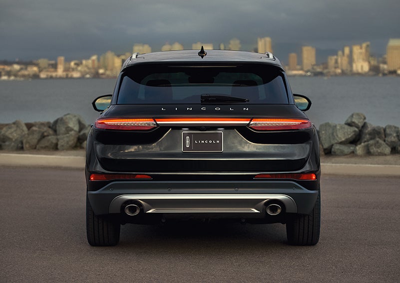 The rear lighting of the 2024 Lincoln Corsair® SUV spans the entire width of the vehicle. | Lincoln Demo 4 in Wooster OH