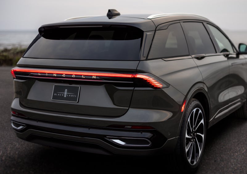 The rear of a 2024 Lincoln Black Label Nautilus® SUV displays full LED rear lighting. | Lincoln Demo 4 in Wooster OH