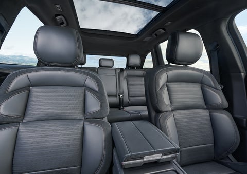 The spacious second row and available panoramic Vista Roof® is shown. | Lincoln Demo 4 in Wooster OH