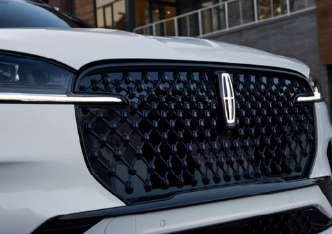 The front grille of a 2026 Lincoln Aviator® SUV is shown. | Lincoln Demo 4 in Derwood MD