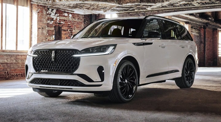 A 2026 Lincoln Aviator® SUV is shown with the available Jet Appearance Package. | Lincoln Demo 4 in Derwood MD